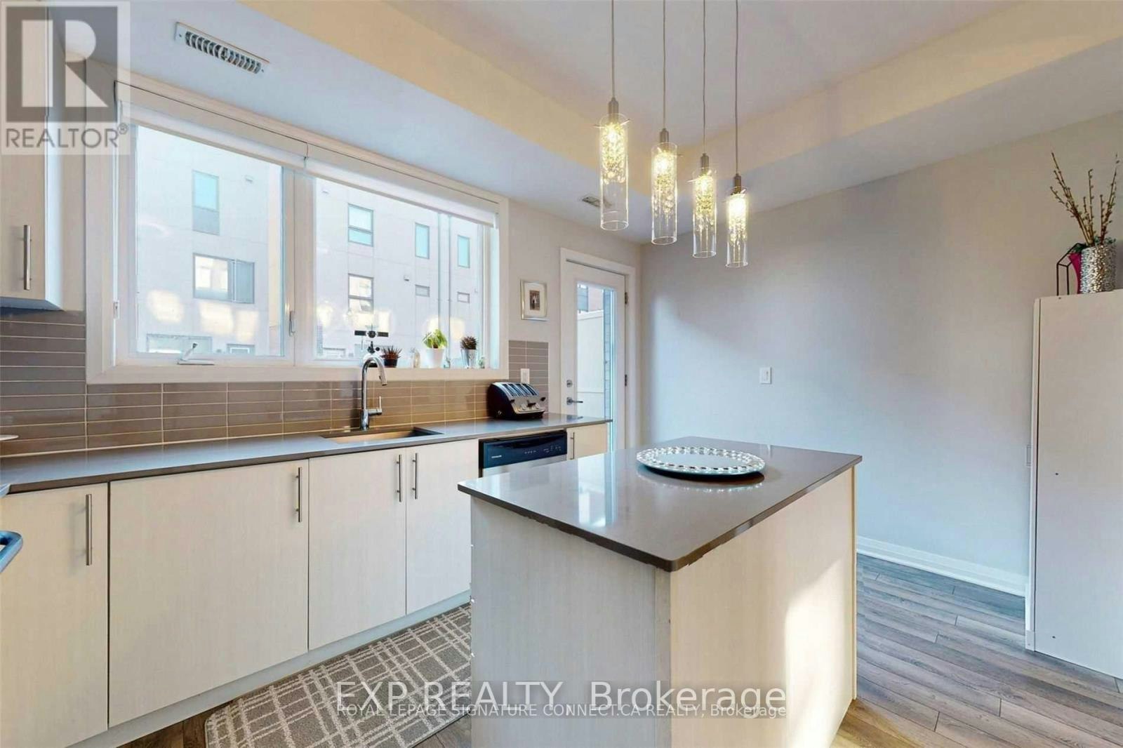 16 Caroline Carpenter Grove, Toronto, ON, M3K 0B1 - 11