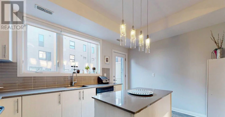 16 Caroline Carpenter Grove, Toronto, ON, M3K 0B1 - 11