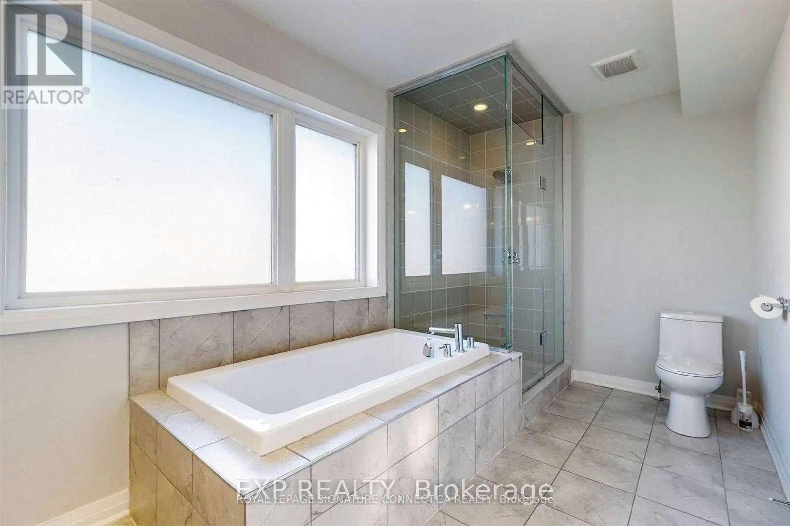 16 Caroline Carpenter Grove, Toronto, ON, M3K 0B1 - 5