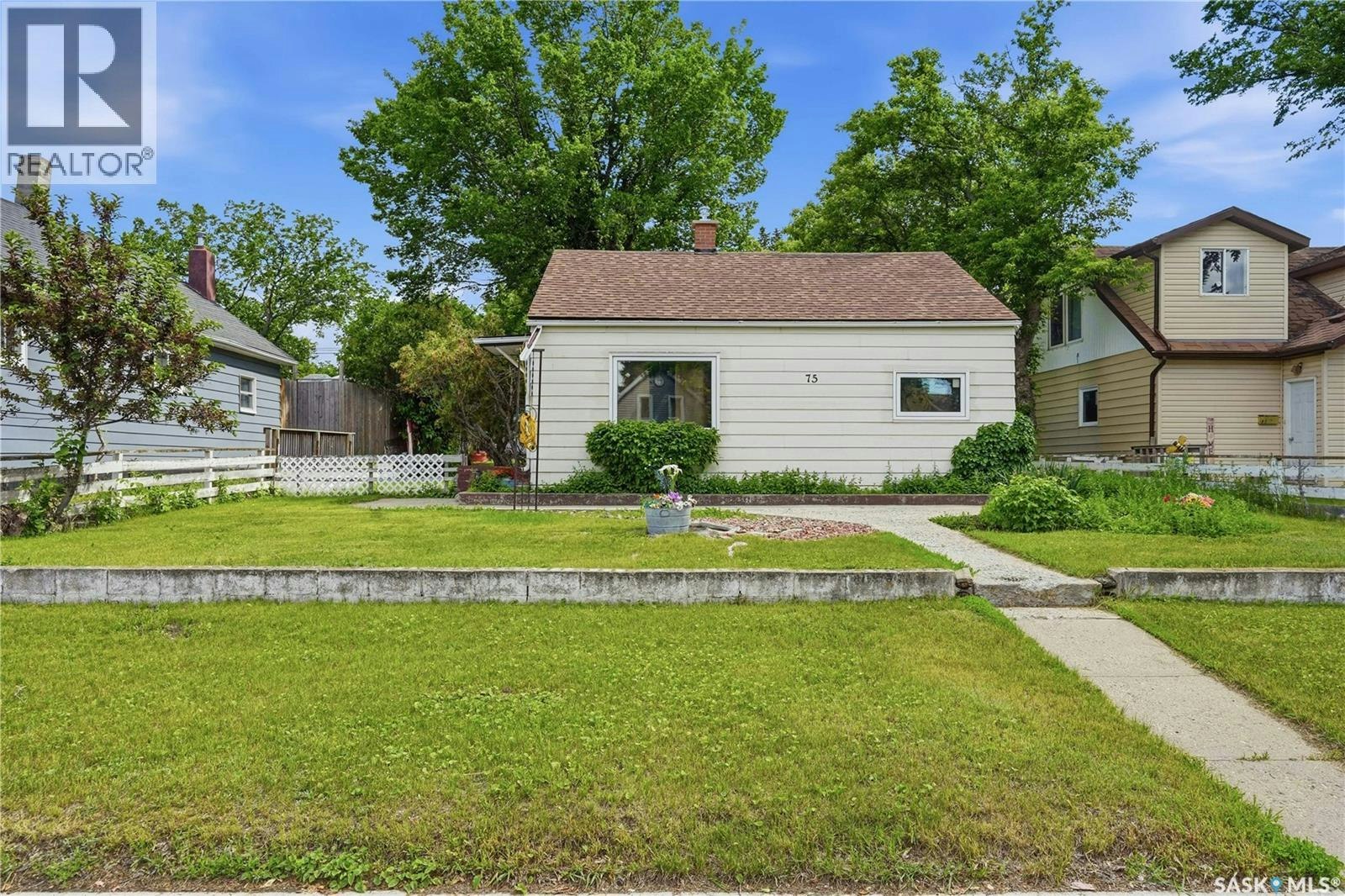 75 Iroquois Street W, Moose Jaw, SK, S6H 5A4