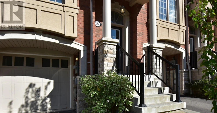 327 Doak Lane, Newmarket, ON, L3Y 0A7 - 2