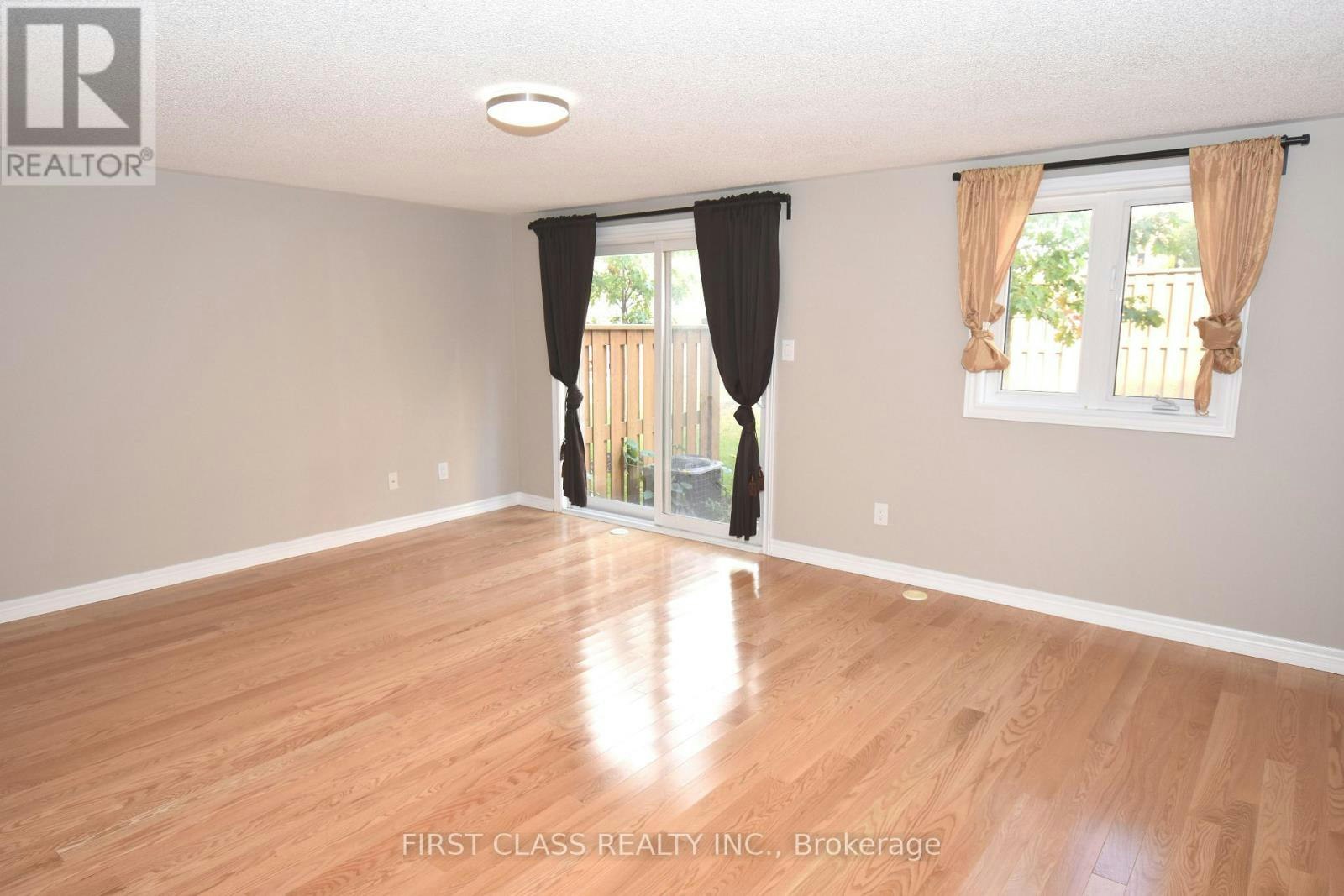 327 Doak Lane, Newmarket, ON, L3Y 0A7 - 17