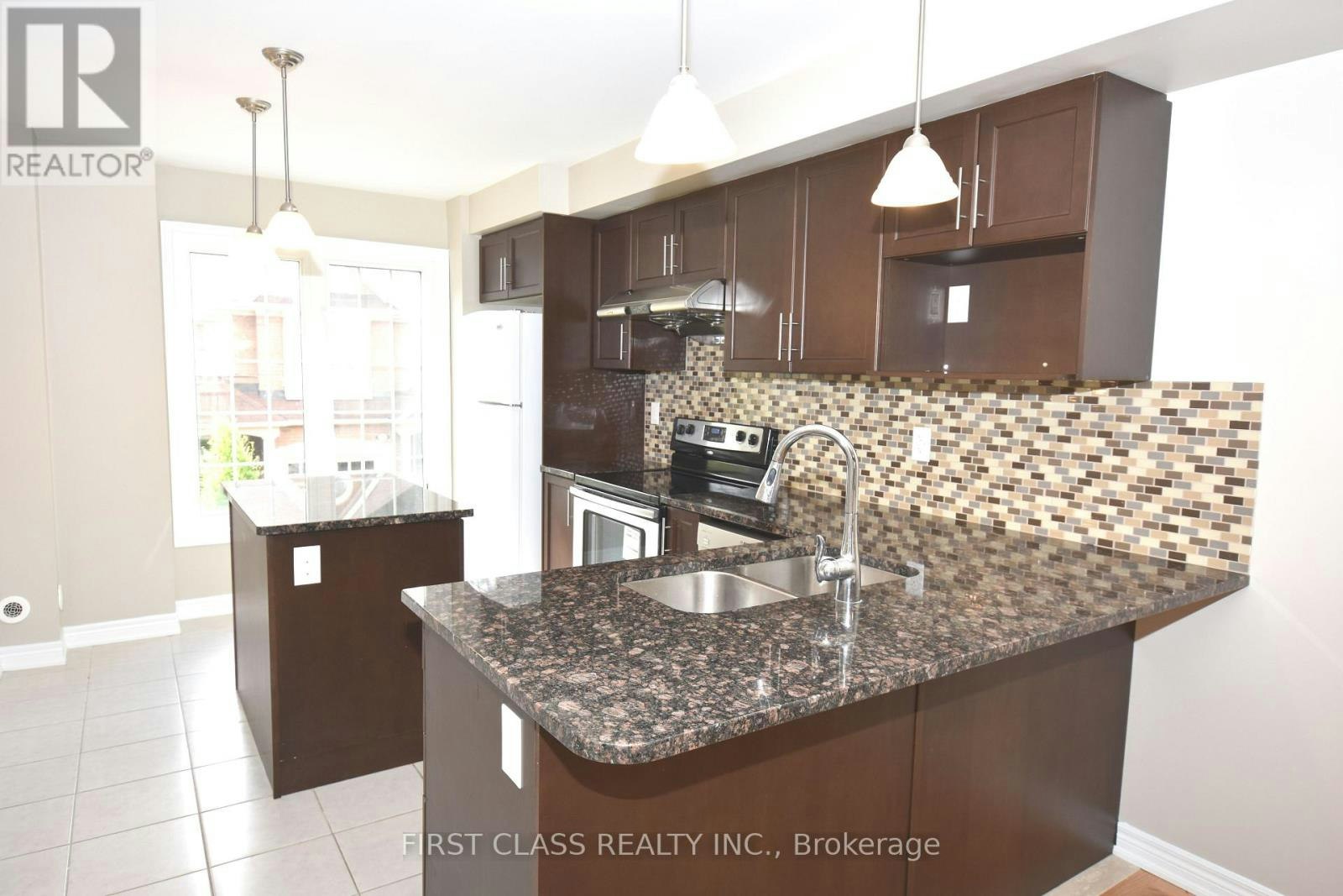 327 Doak Lane, Newmarket, ON, L3Y 0A7 - 5