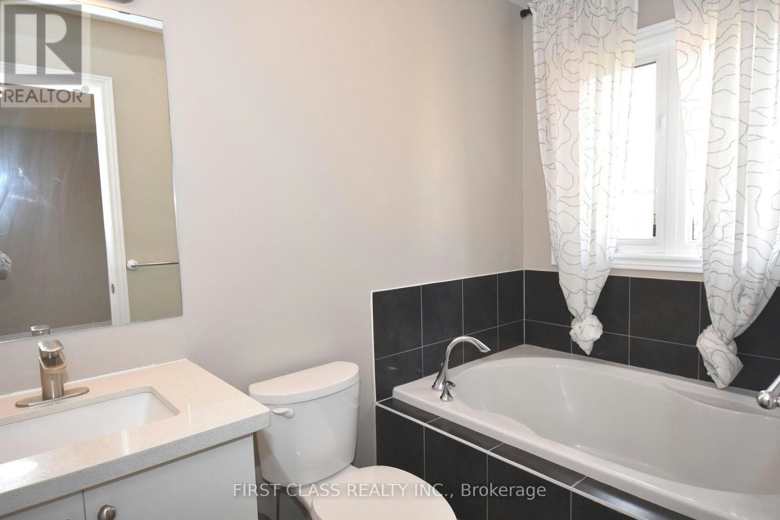 327 Doak Lane, Newmarket, ON, L3Y 0A7 - 12