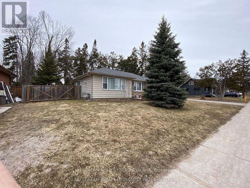 540 Big Bay Point Road, Barrie, ON, L4N 3Z5