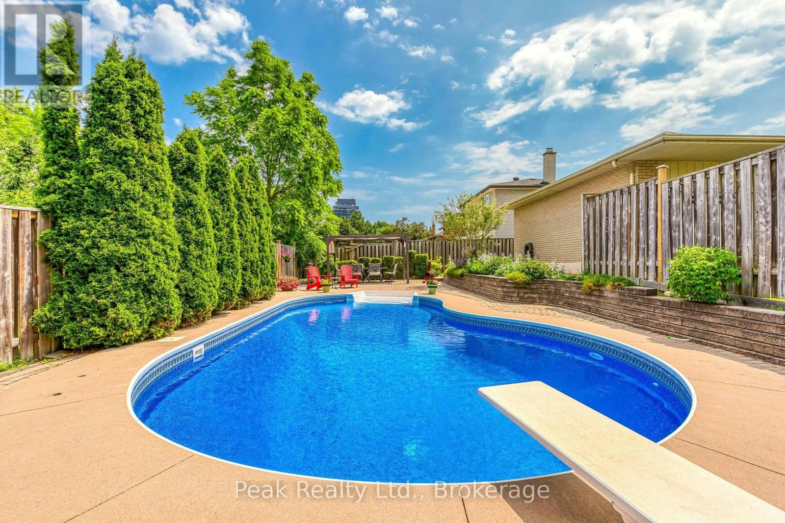 2235 Waycross Crescent, Mississauga, ON, L5K 1J5
