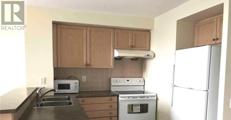 RG8-1 Clairtrell Road, Toronto, ON, M2N 7H6 - 5