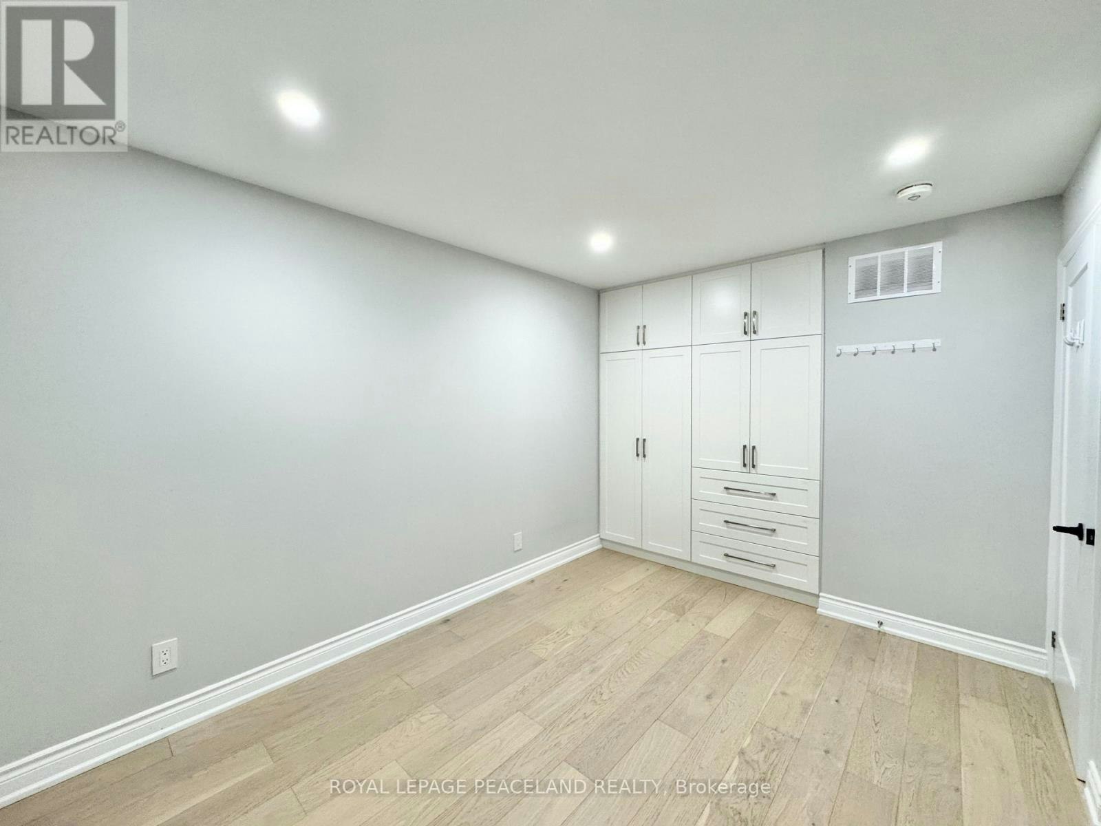 47 Chamberlain Avenue, Toronto, ON, M6E 4J9 - 11