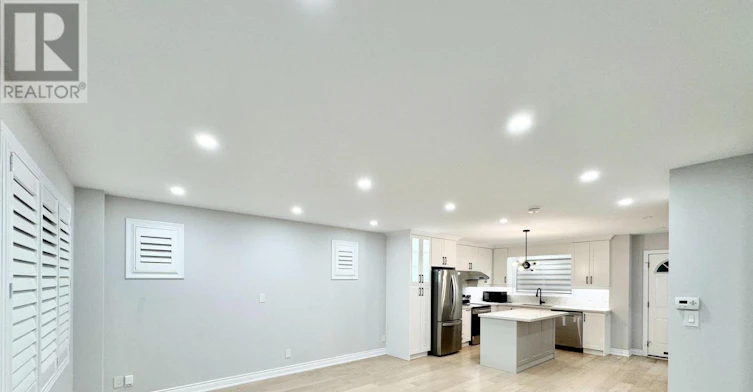 47 Chamberlain Avenue, Toronto, ON, M6E 4J9 - 4