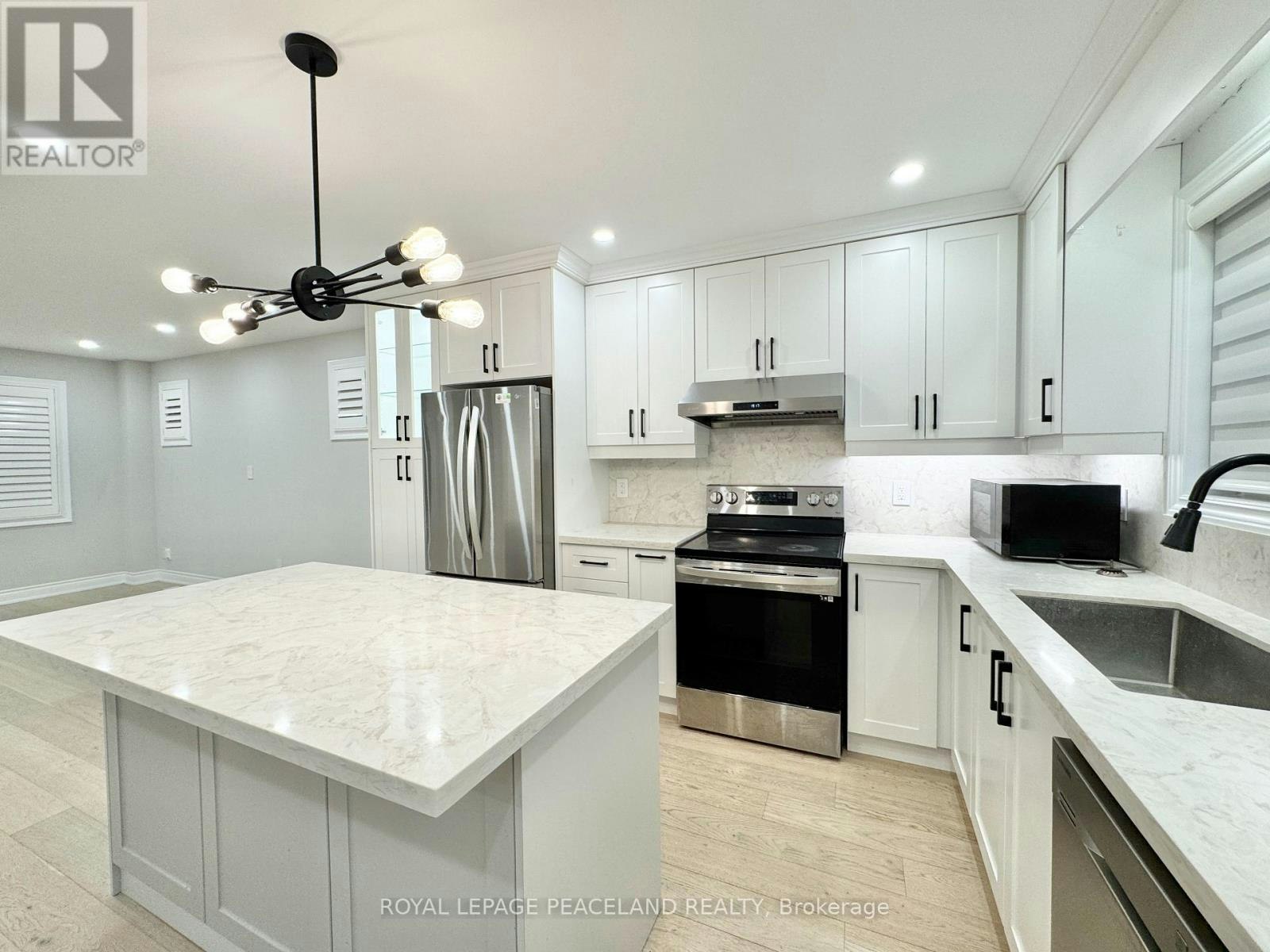 47 Chamberlain Avenue, Toronto, ON, M6E 4J9 - 6