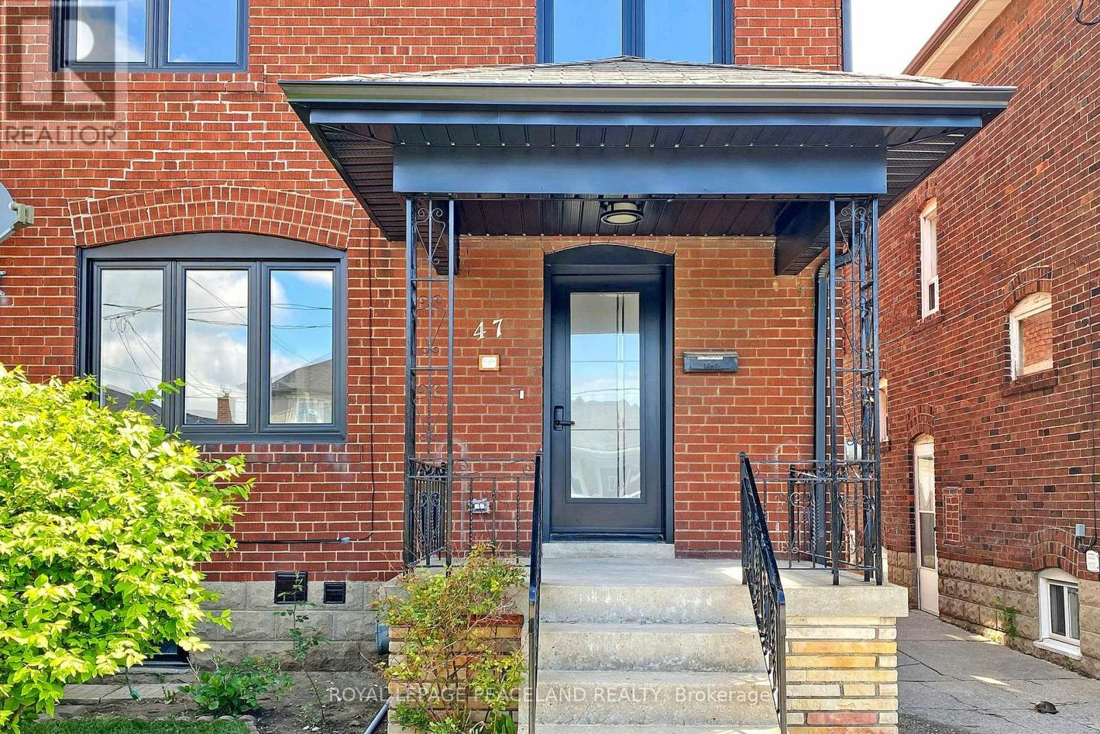 47 Chamberlain Avenue, Toronto, ON, M6E 4J9 - 2