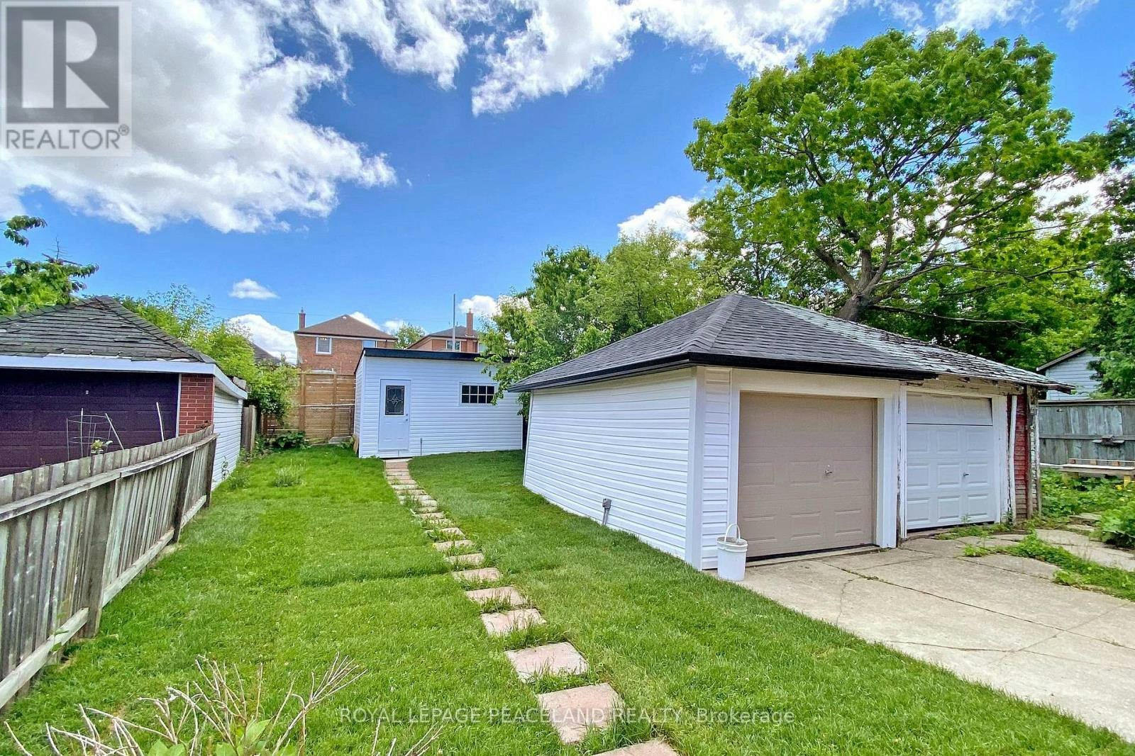 47 Chamberlain Avenue, Toronto, ON, M6E 4J9 - 20
