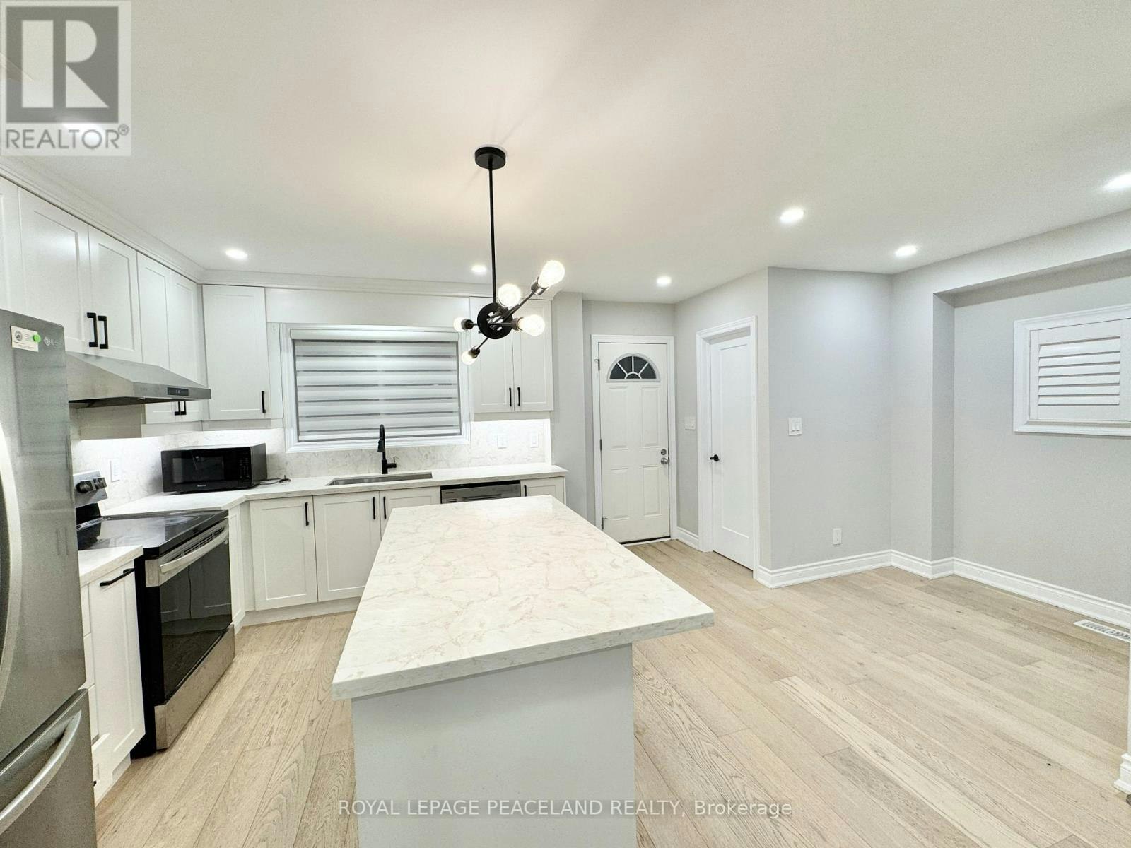47 Chamberlain Avenue, Toronto, ON, M6E 4J9 - 8