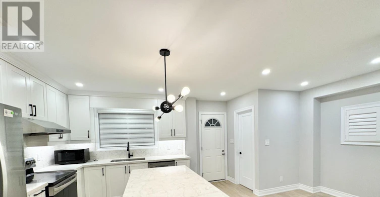 47 Chamberlain Avenue, Toronto, ON, M6E 4J9 - 8
