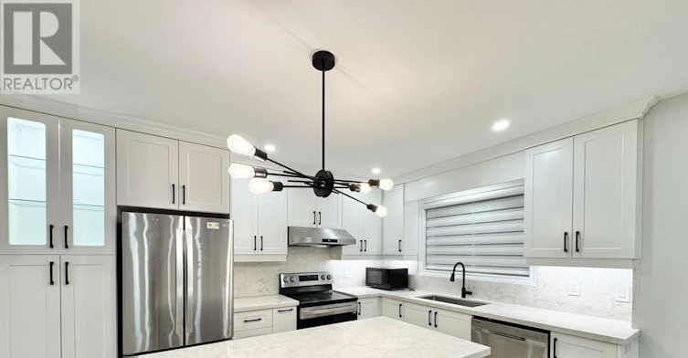 47 Chamberlain Avenue, Toronto, ON, M6E 4J9 - 7