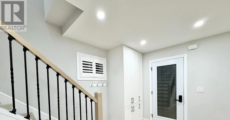 47 Chamberlain Avenue, Toronto, ON, M6E 4J9 - 3