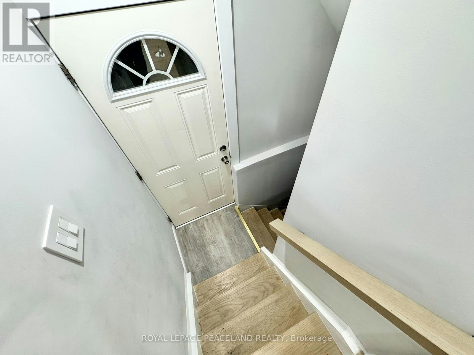 47 Chamberlain Avenue, Toronto, ON, M6E 4J9 - 15