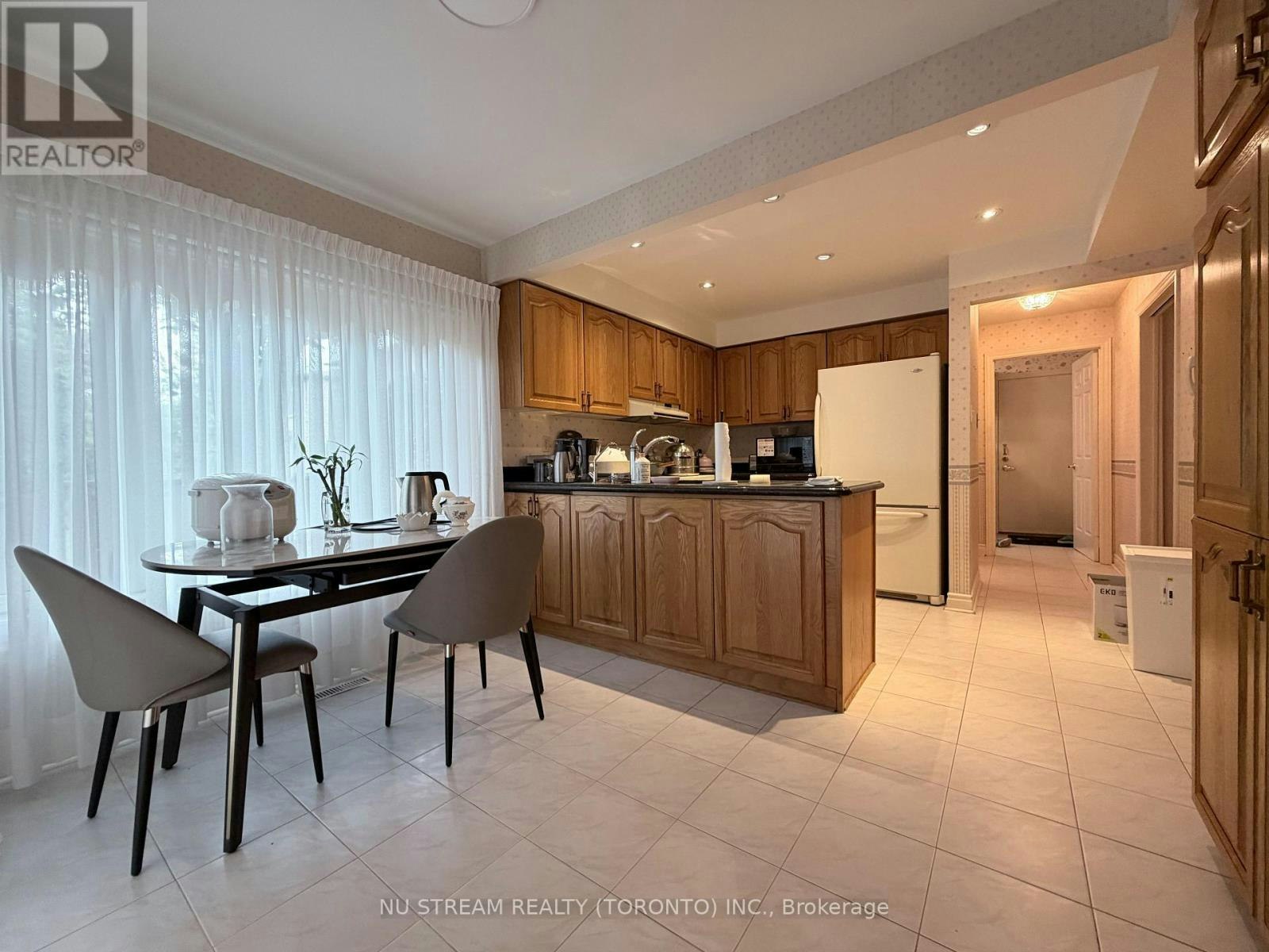 8 Roverdale Court, Markham, ON, L3R 7K7 - 7