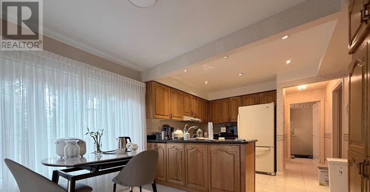 8 Roverdale Court, Markham, ON, L3R 7K7 - 7