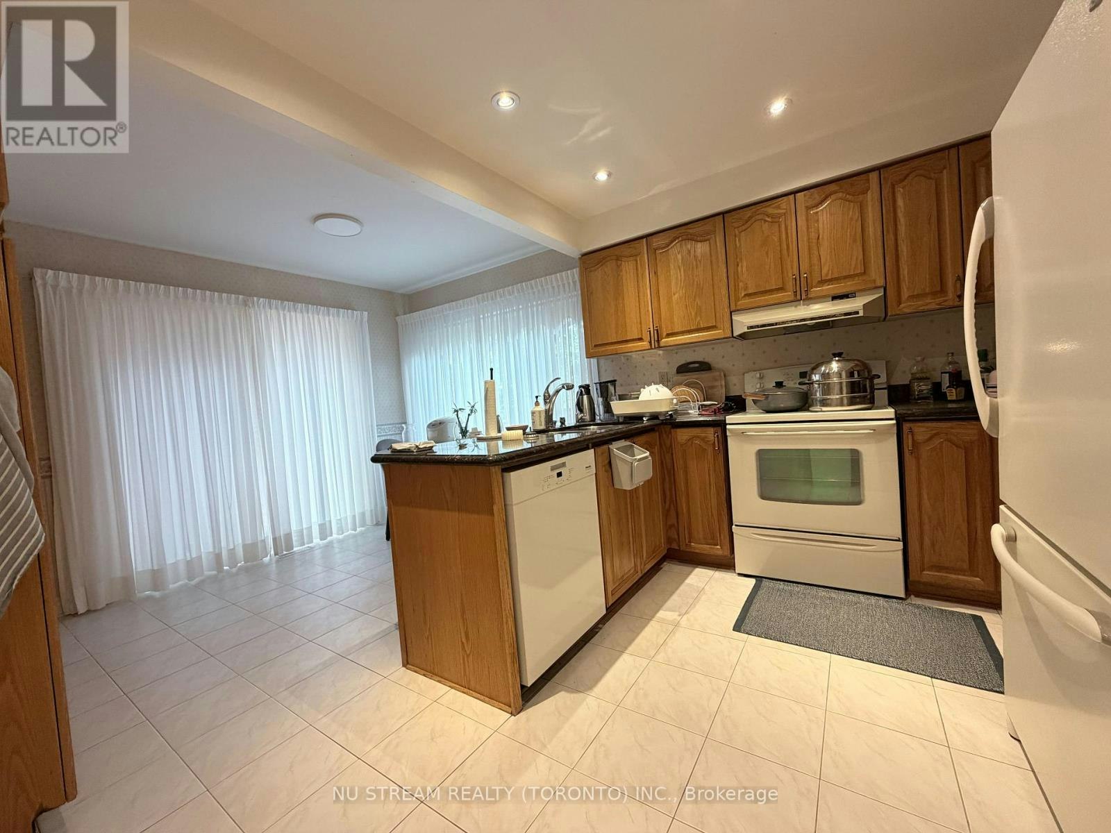 8 Roverdale Court, Markham, ON, L3R 7K7 - 8