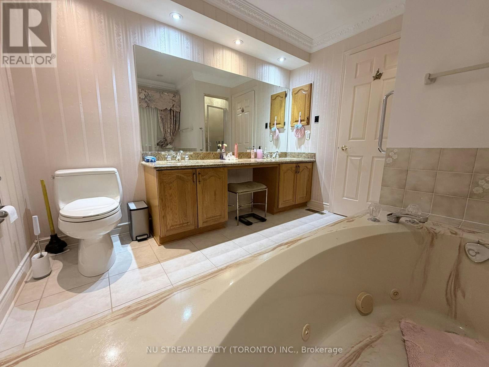8 Roverdale Court, Markham, ON, L3R 7K7 - 11