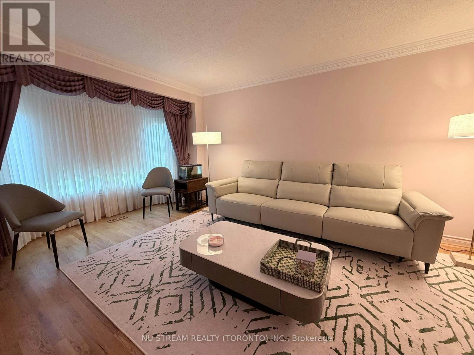 8 Roverdale Court, Markham, ON, L3R 7K7 - 3