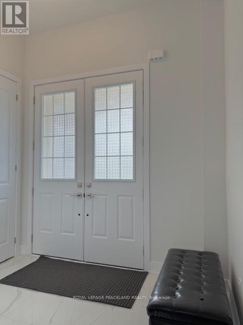 12 Sikura Circle, Aurora, ON, L4G 3Y8 - 2