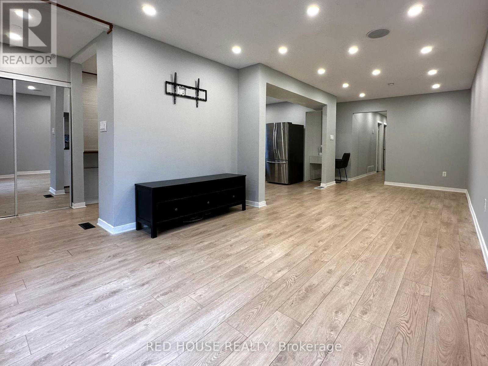52 Charlbrook Avenue, Barrie, ON, L4M 2Y4 - 2