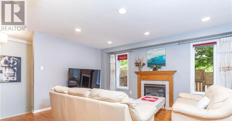 2 Borealis Crescent, Ottawa, ON, K1K 4T4 - 5