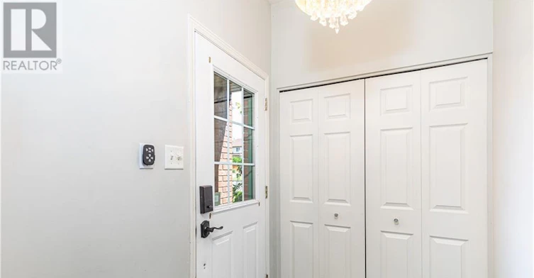 2 Borealis Crescent, Ottawa, ON, K1K 4T4 - 3