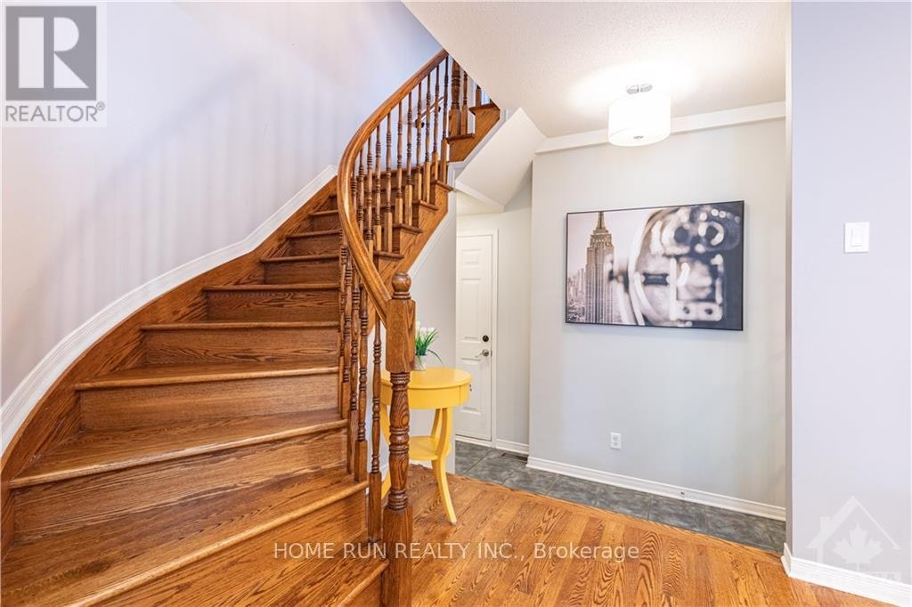 2 Borealis Crescent, Ottawa, ON, K1K 4T4 - 4