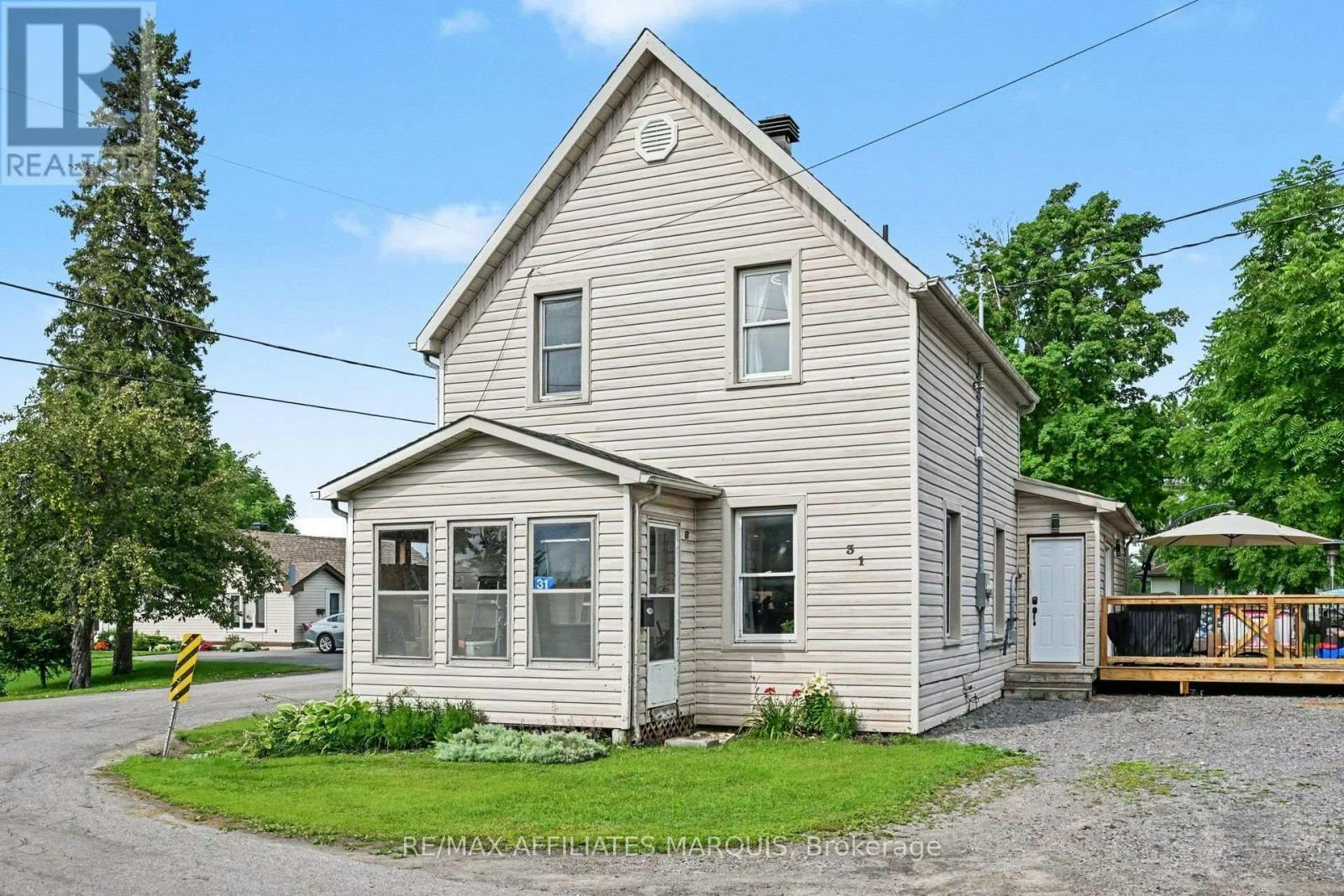 31 Minto Avenue, Montague, ON, K7A 2X8