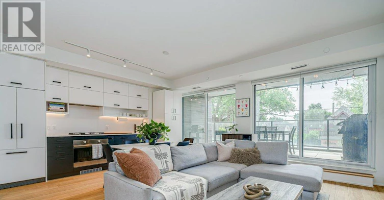 211-1888 Queen Street E, Toronto, ON, M4L 1H3