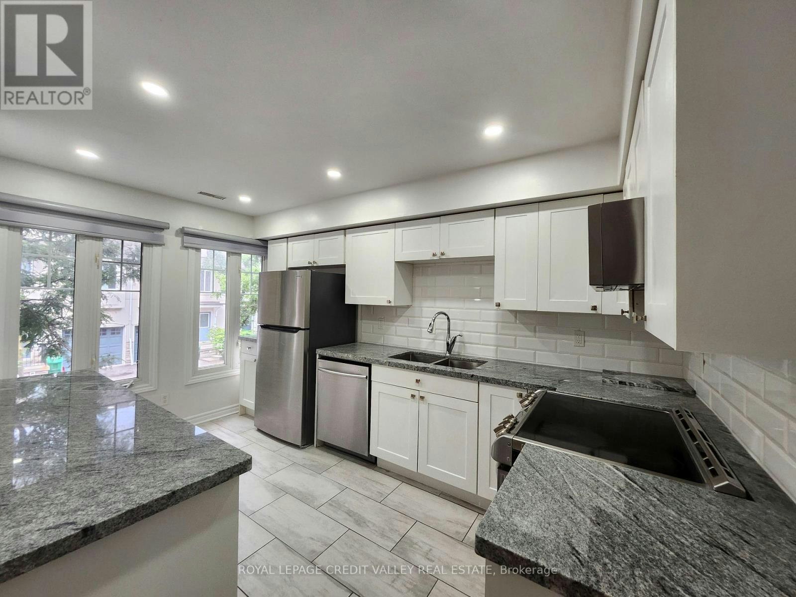 39-800 Dundas Street W, Mississauga, ON, L5C 4S9 - 5
