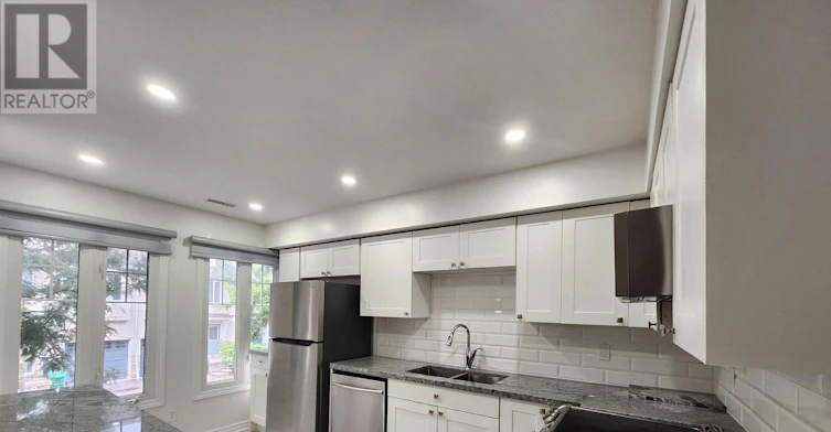 39-800 Dundas Street W, Mississauga, ON, L5C 4S9 - 5