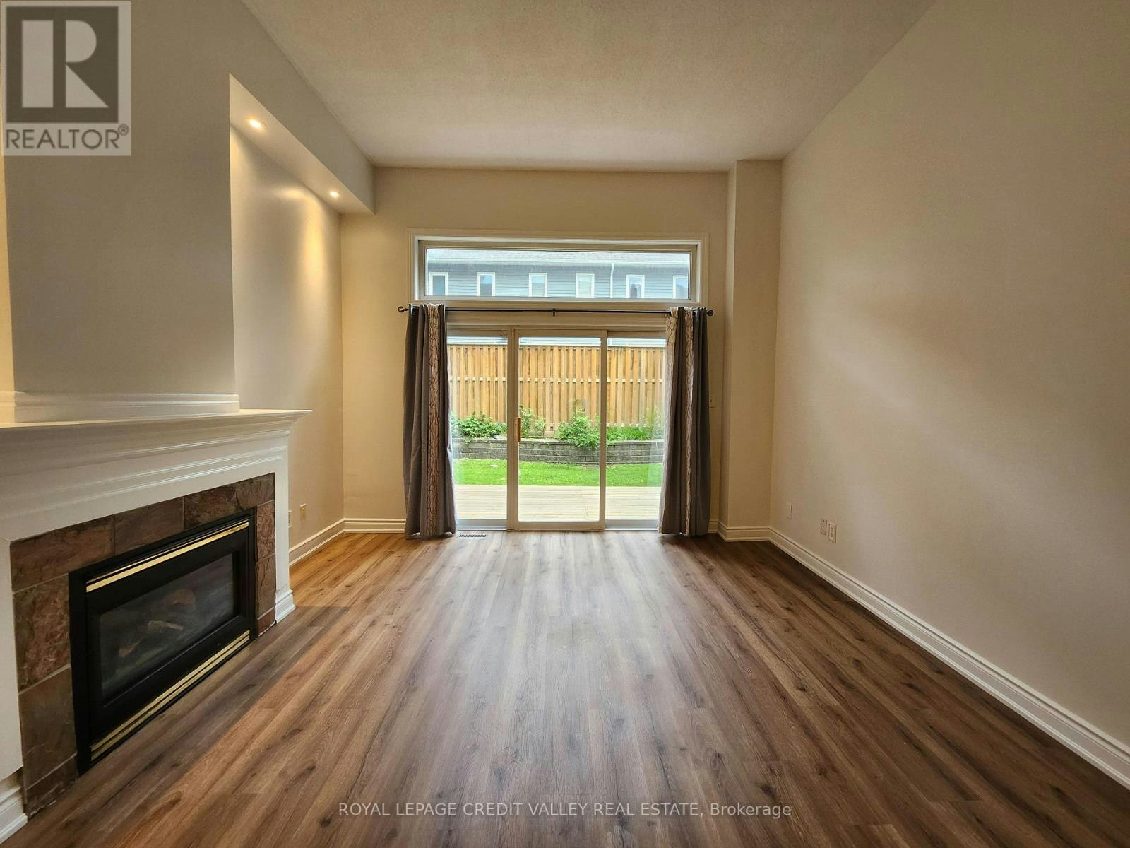 39-800 Dundas Street W, Mississauga, ON, L5C 4S9 - 2