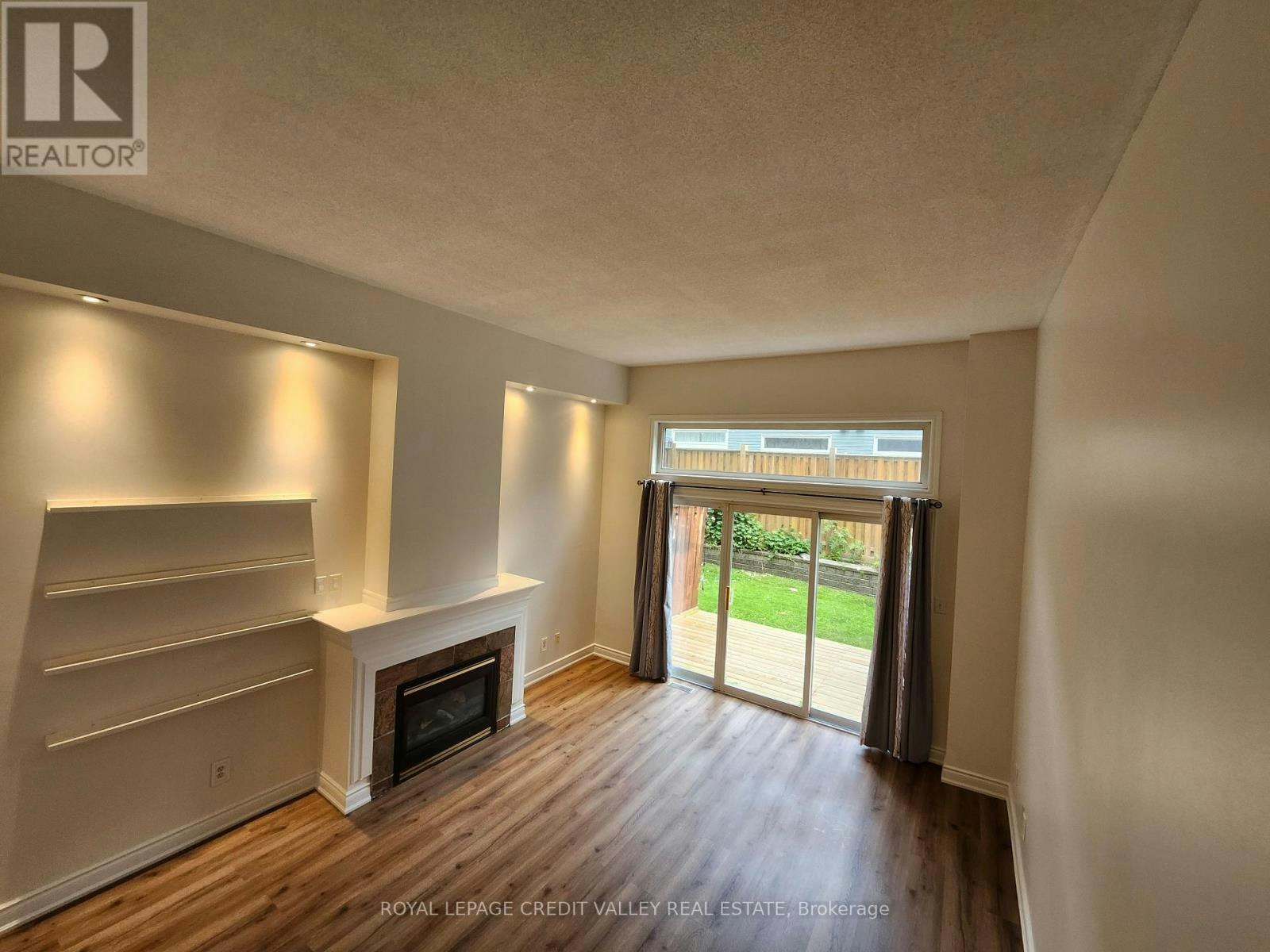 39-800 Dundas Street W, Mississauga, ON, L5C 4S9 - 4