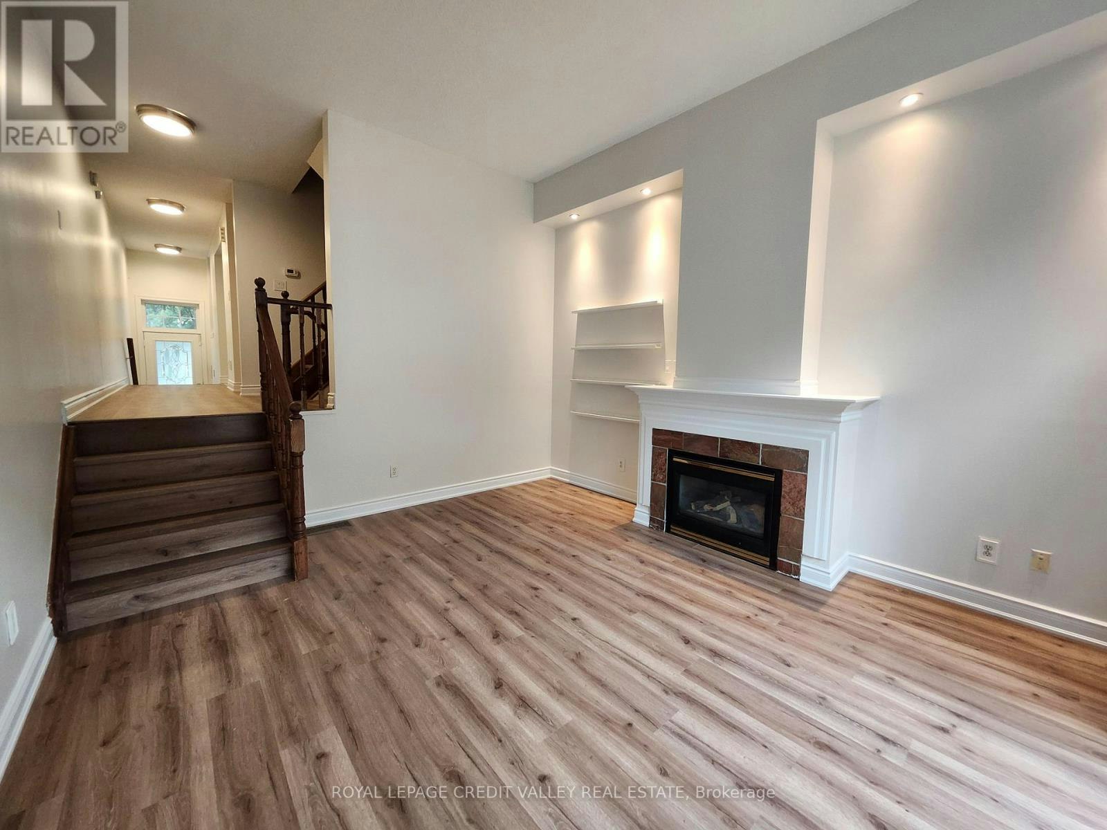 39-800 Dundas Street W, Mississauga, ON, L5C 4S9 - 3