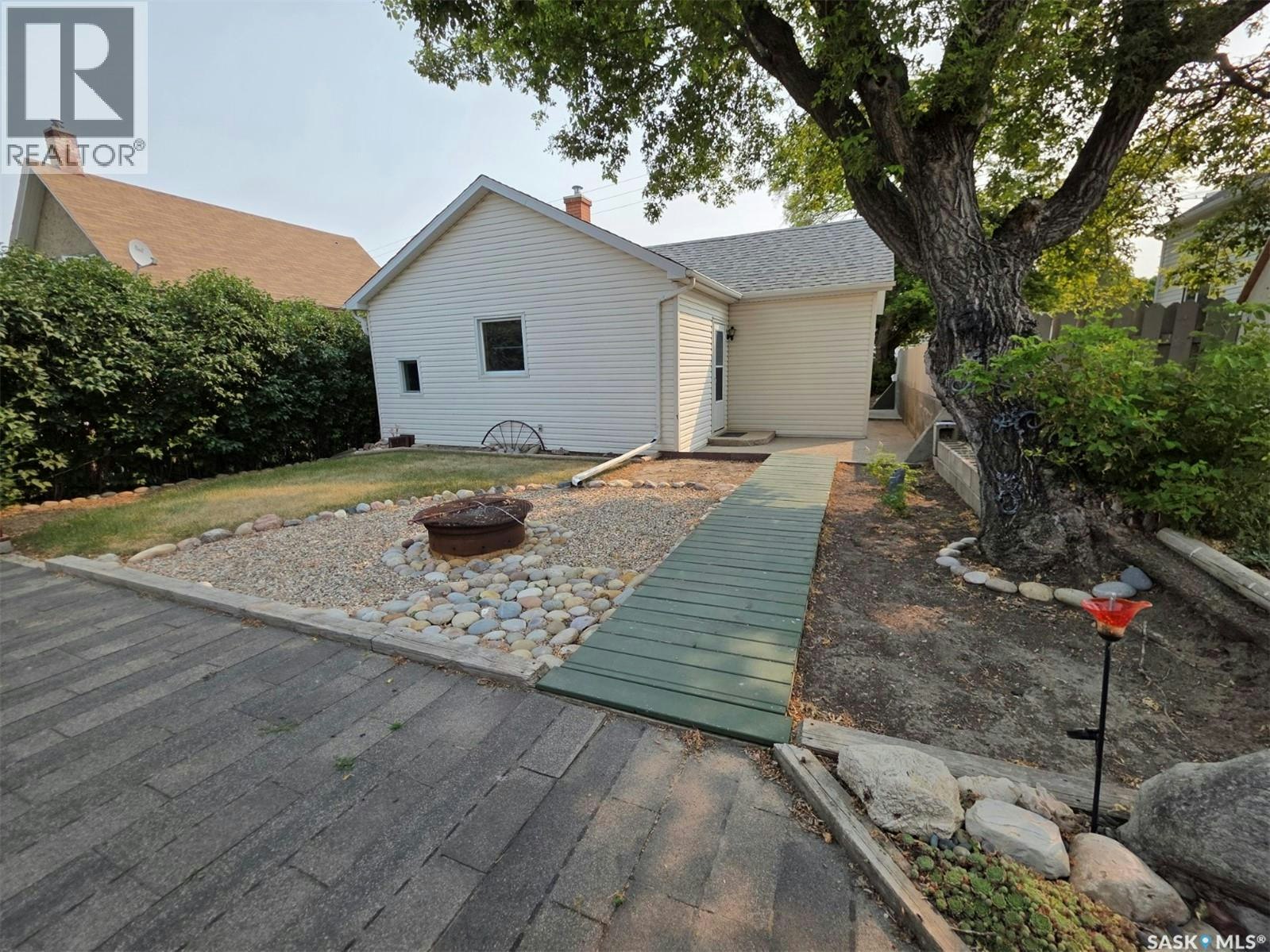 212 6th Avenue NE, Swift Current, SK, S9H 2M2
