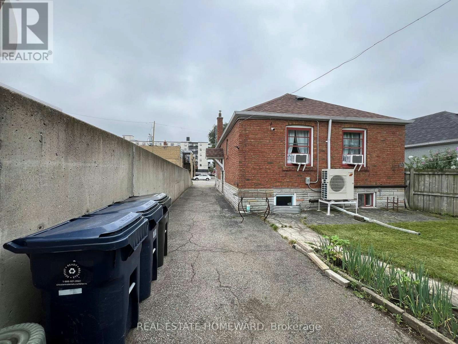 MAIN-124 Glencrest Boulevard, Toronto, ON, M4B 1L8 - 10