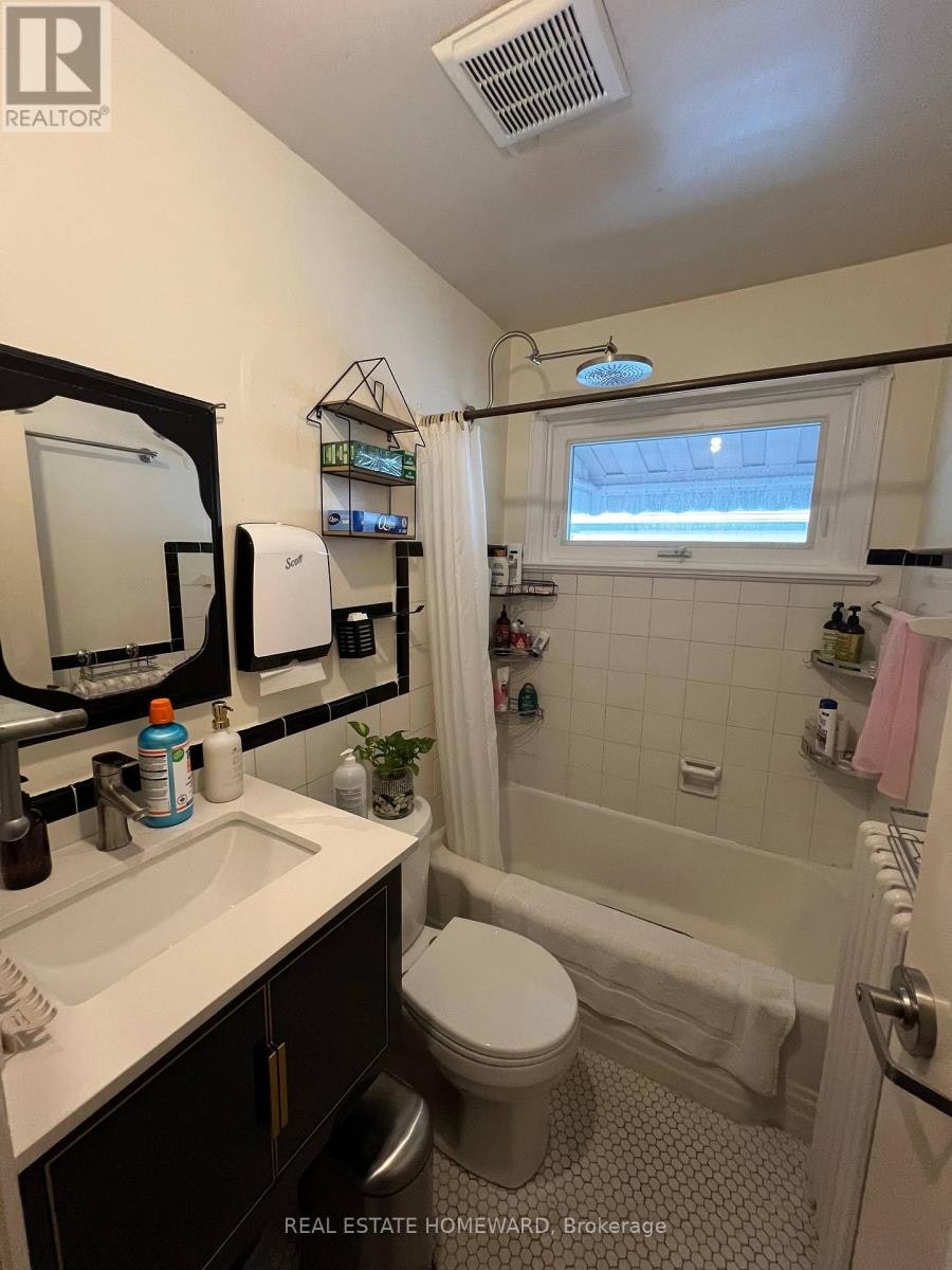 MAIN-124 Glencrest Boulevard, Toronto, ON, M4B 1L8 - 7