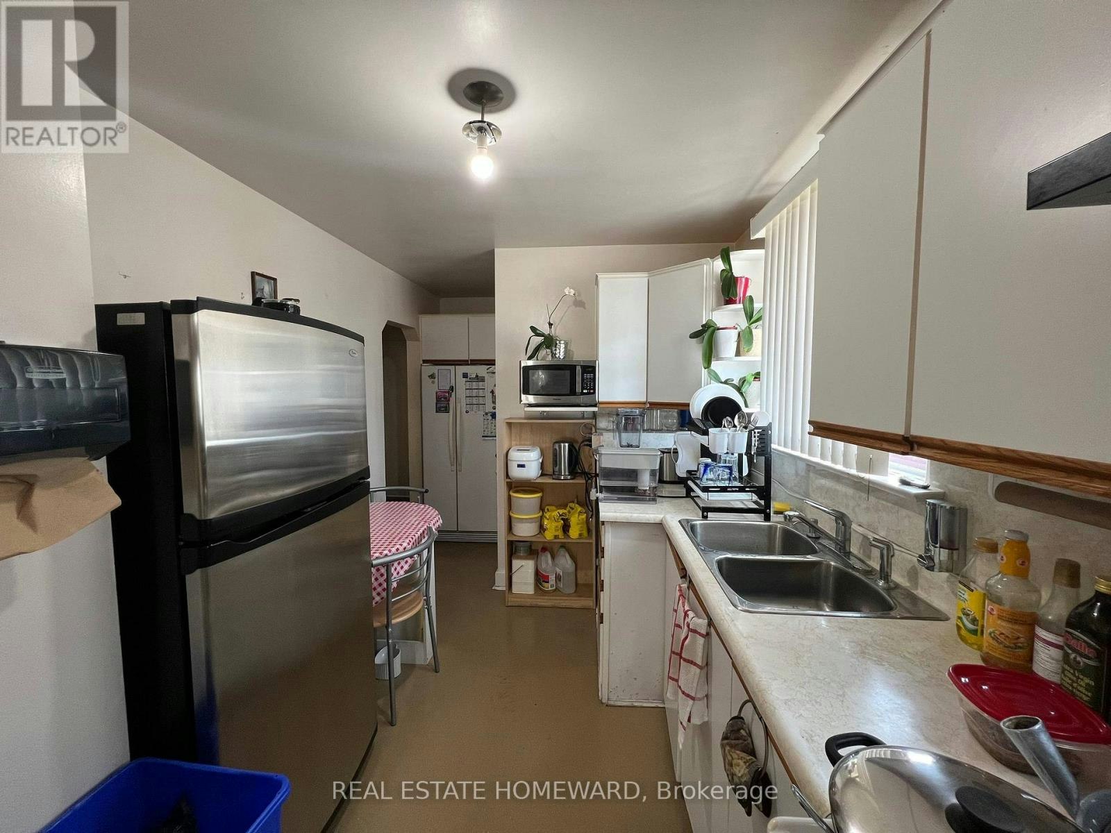 MAIN-124 Glencrest Boulevard, Toronto, ON, M4B 1L8 - 4