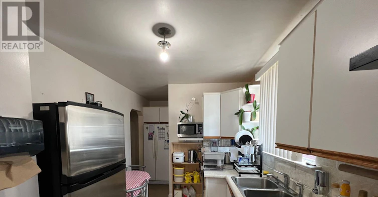 MAIN-124 Glencrest Boulevard, Toronto, ON, M4B 1L8 - 4