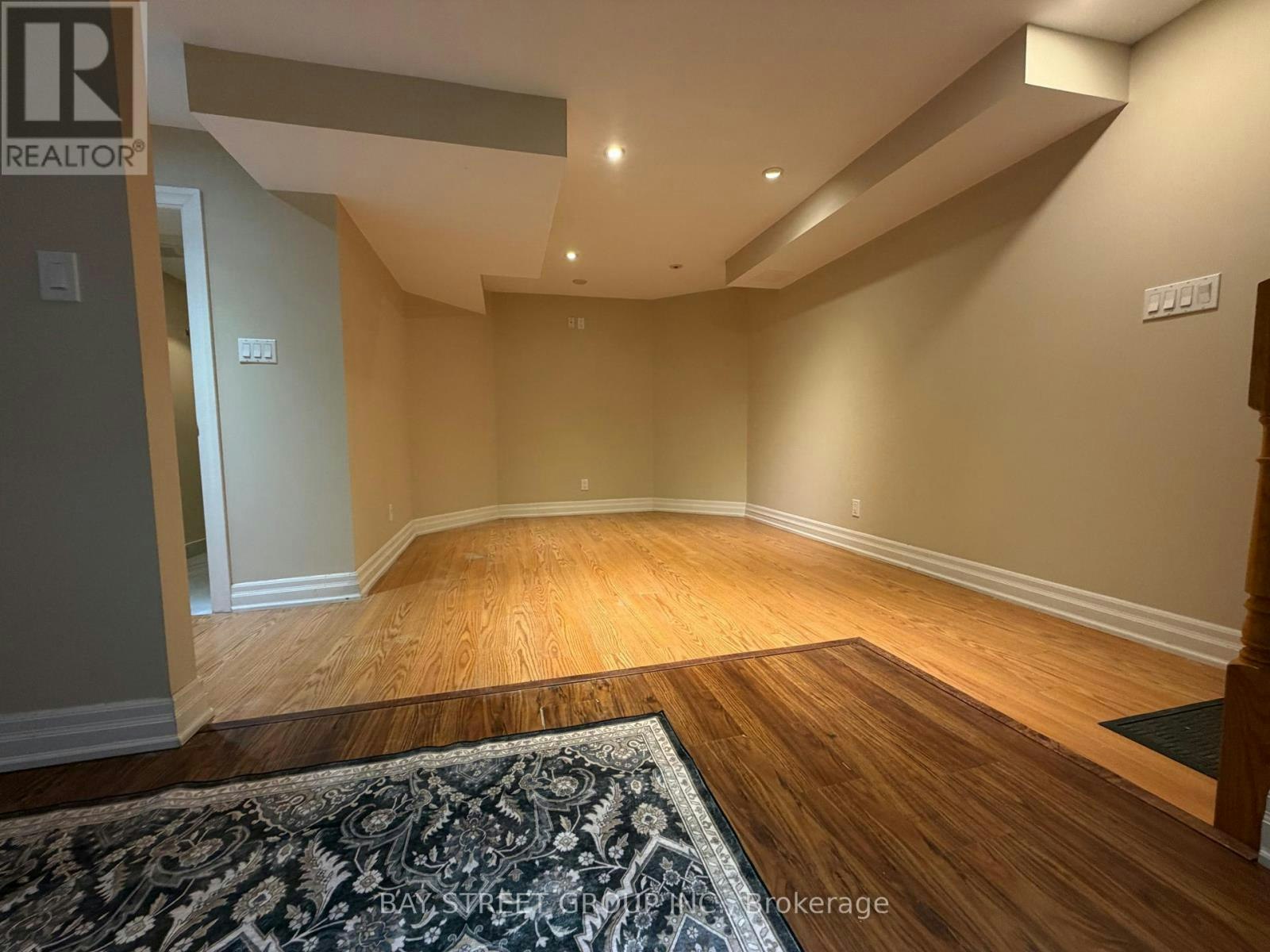 56 Albright (Lower Crescent, Richmond Hill, ON, L4E 4Z4 - 4