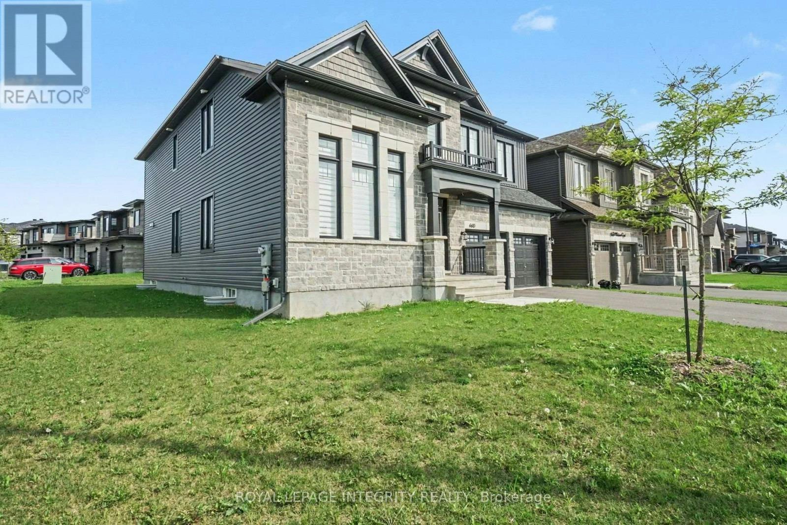 660 Miikana Road, Ottawa, ON, K1X 0J2 - 2