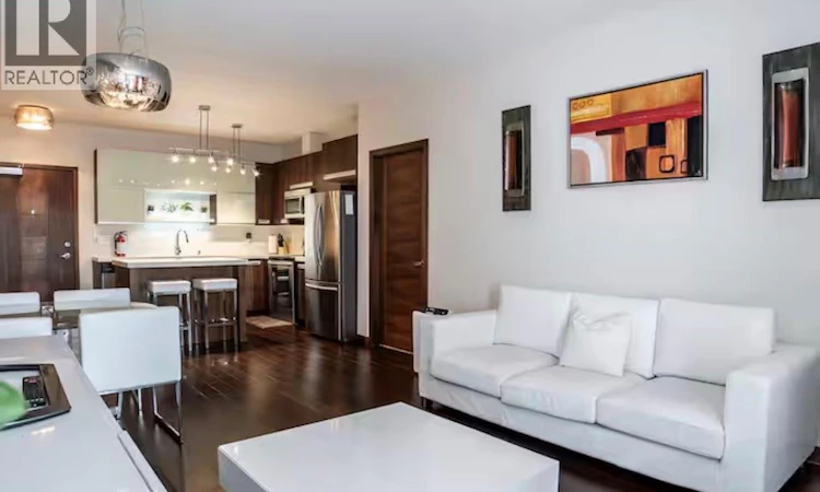 313-2101 Heseltine Road
