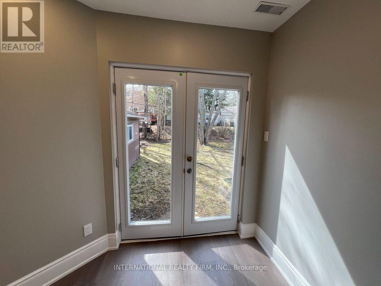 MAIN- HALF-73 Murray Drive, Aurora, ON, L4G 2C2 - 11