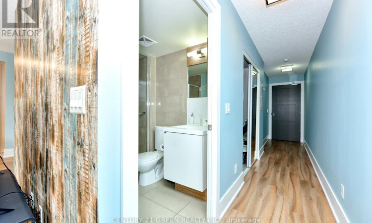 1014-300 Front Street W