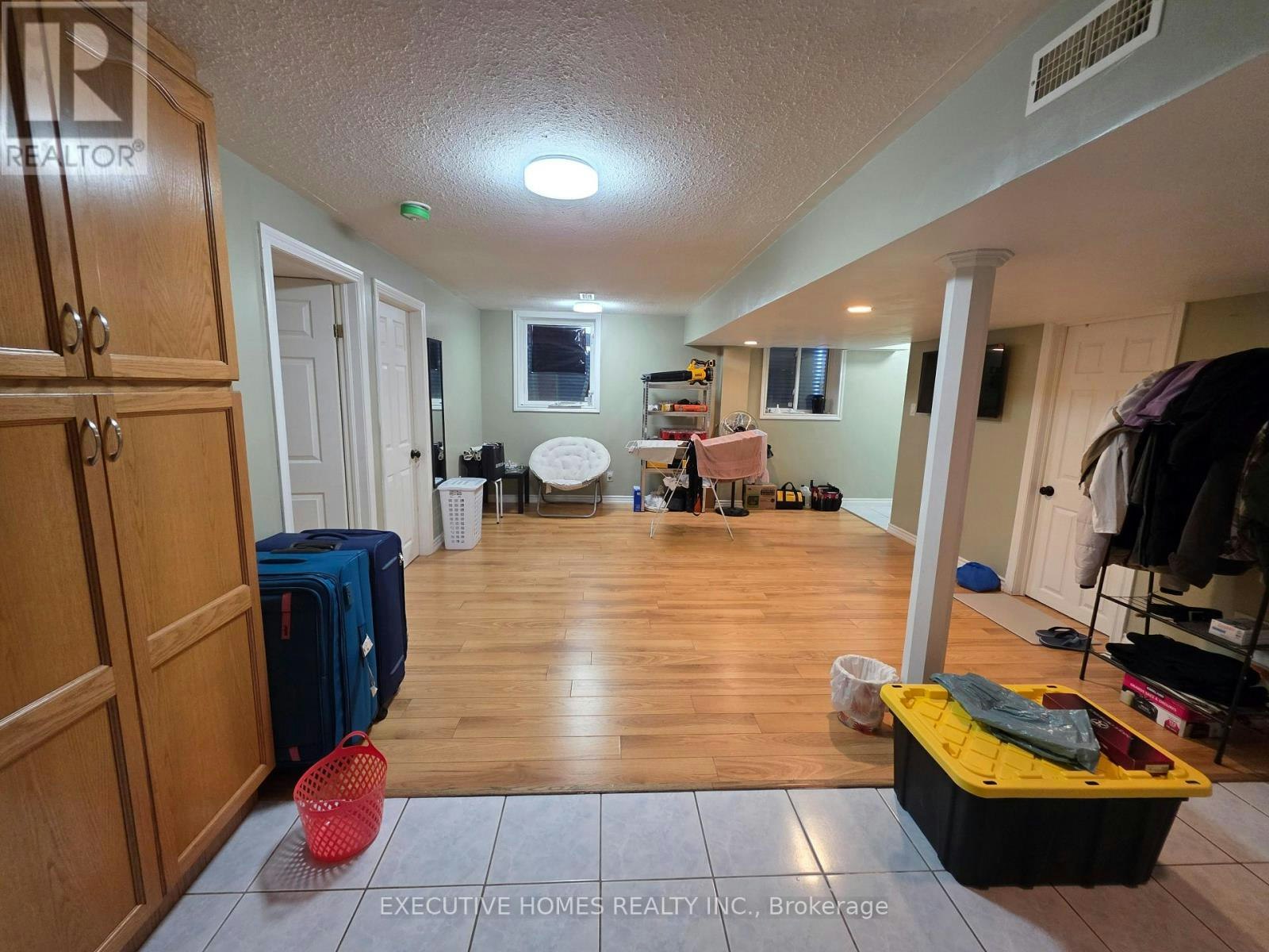 35 Claudette Gate, Hamilton, ON, L9B 2S3 - 2