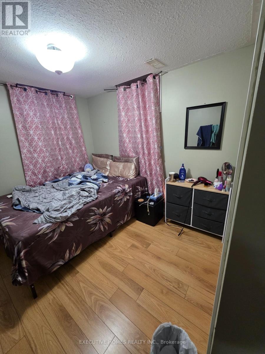 35 Claudette Gate, Hamilton, ON, L9B 2S3 - 8